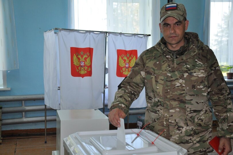 Участники СВО голосуют на избирательных участках