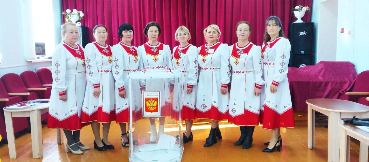 Выборы в национальных костюмах — это модно!