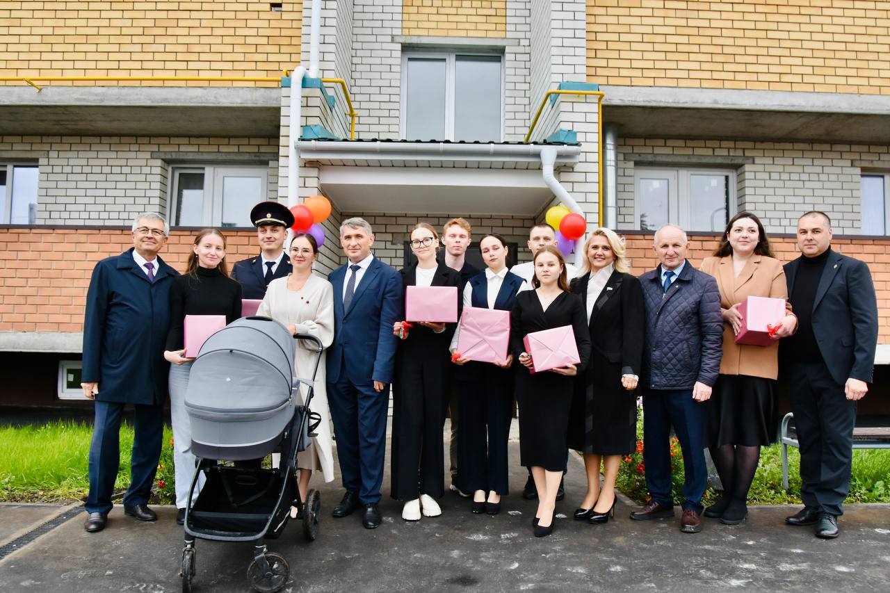 Вручение ключей от квартир молодым специалистам в Красночетайском округе