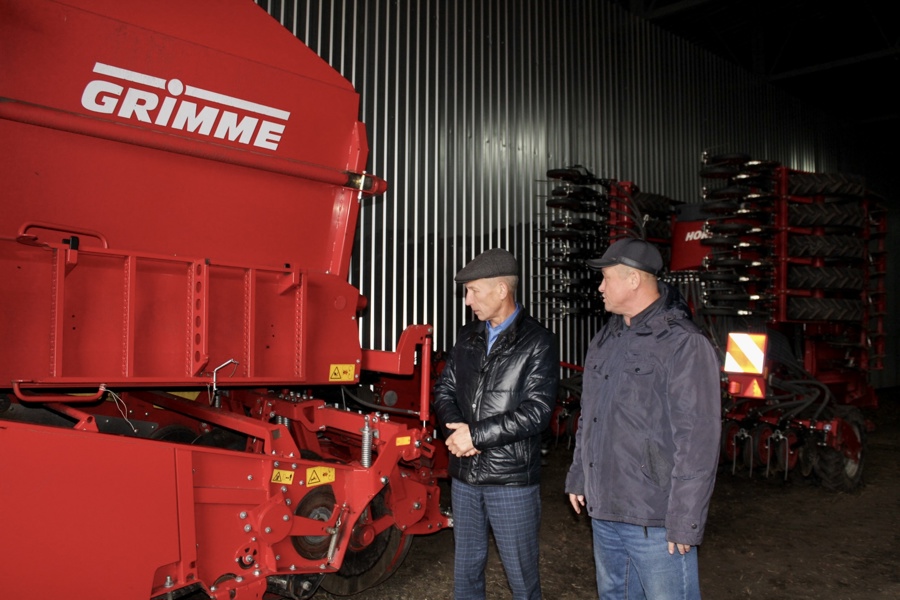 Гостехнадзор Чувашии проверяет, как сельхозпредприятия готовят технику к зимнему хранению