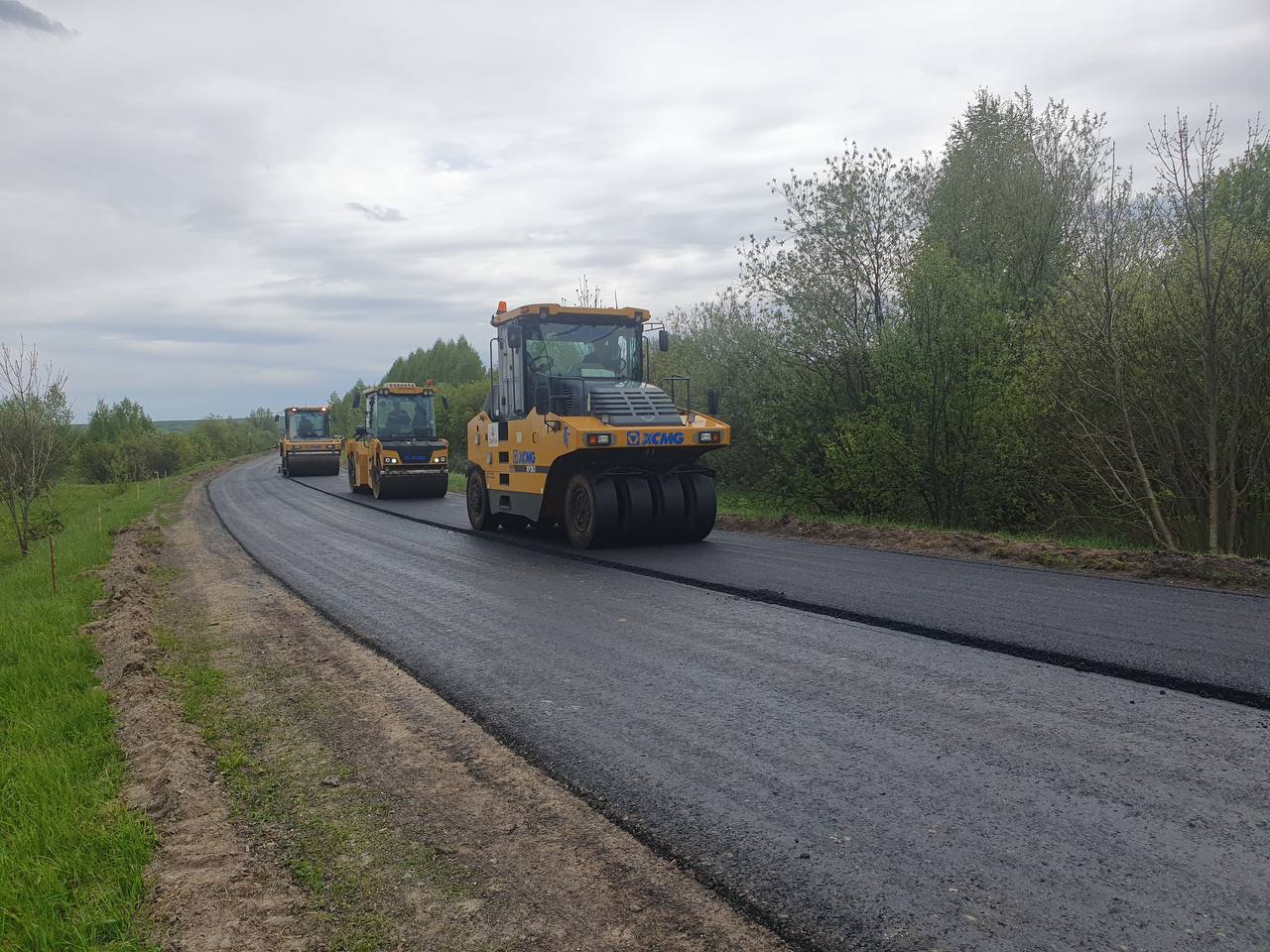 На трассе Сура проводятся работы по замене верхнего слоя покрытия