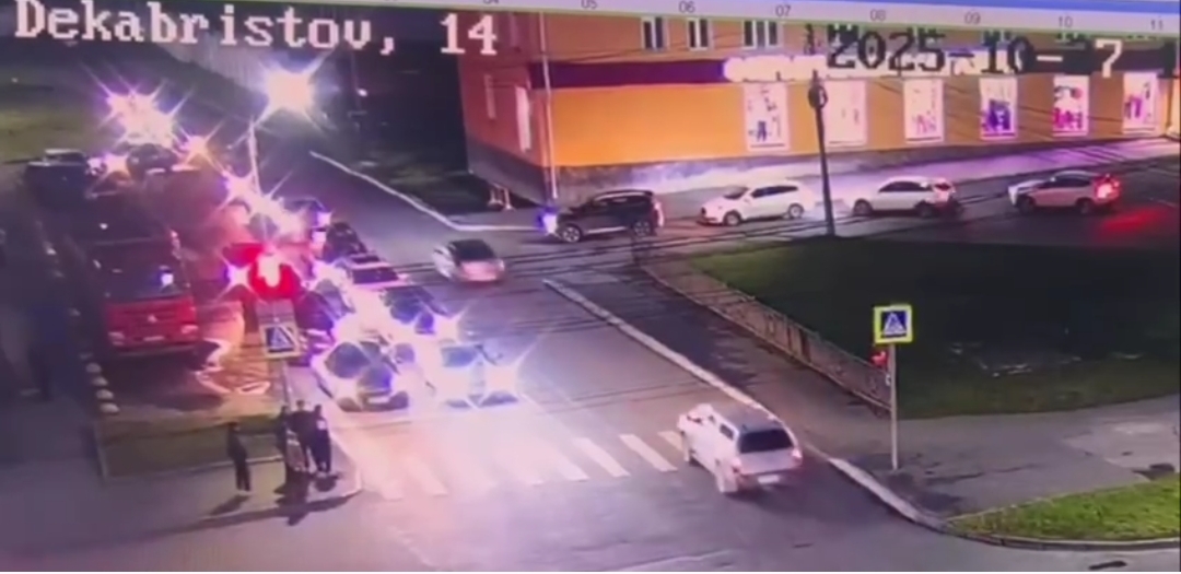 В Чебоксарах «Опель Астра» совершила наезд на двух девушек