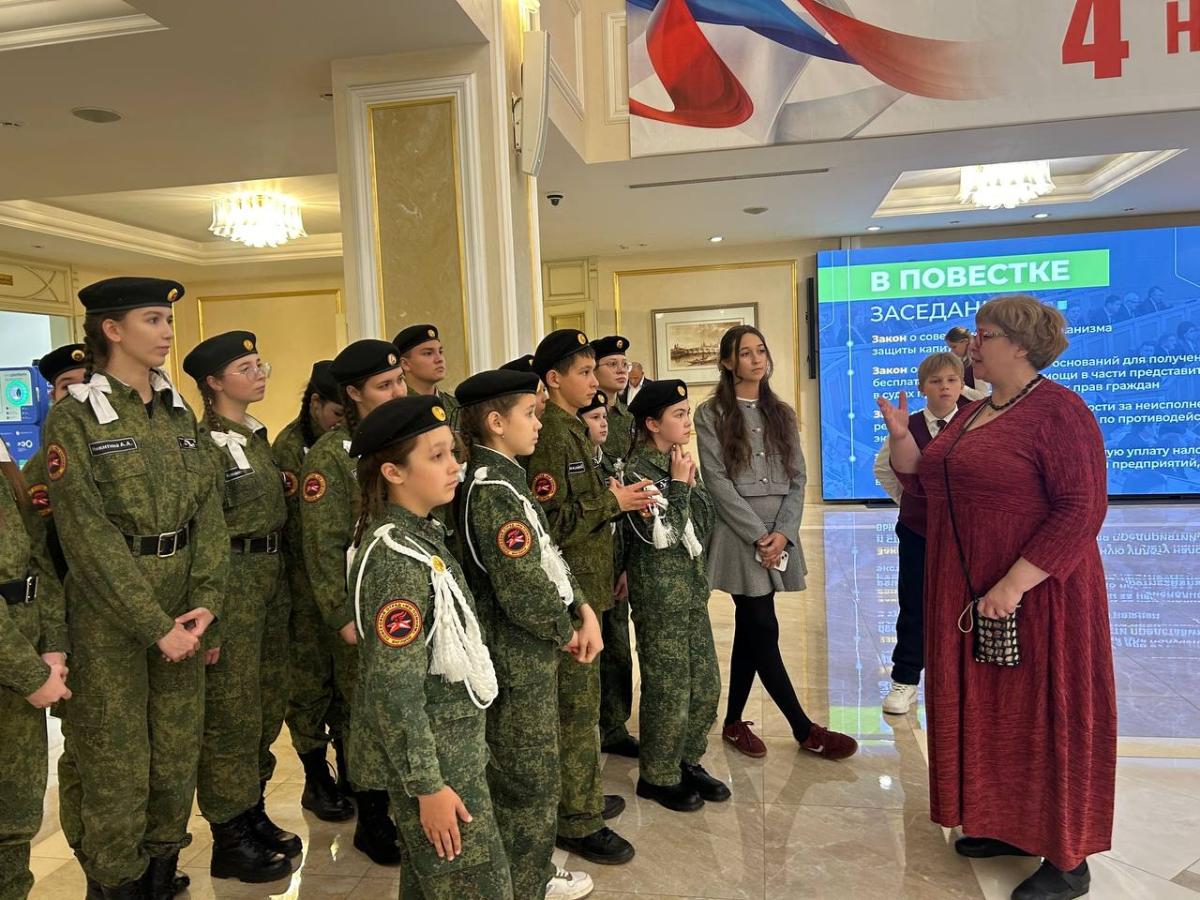 Канашские школьники, отличившиеся в учебе, посетили Совет Федерации