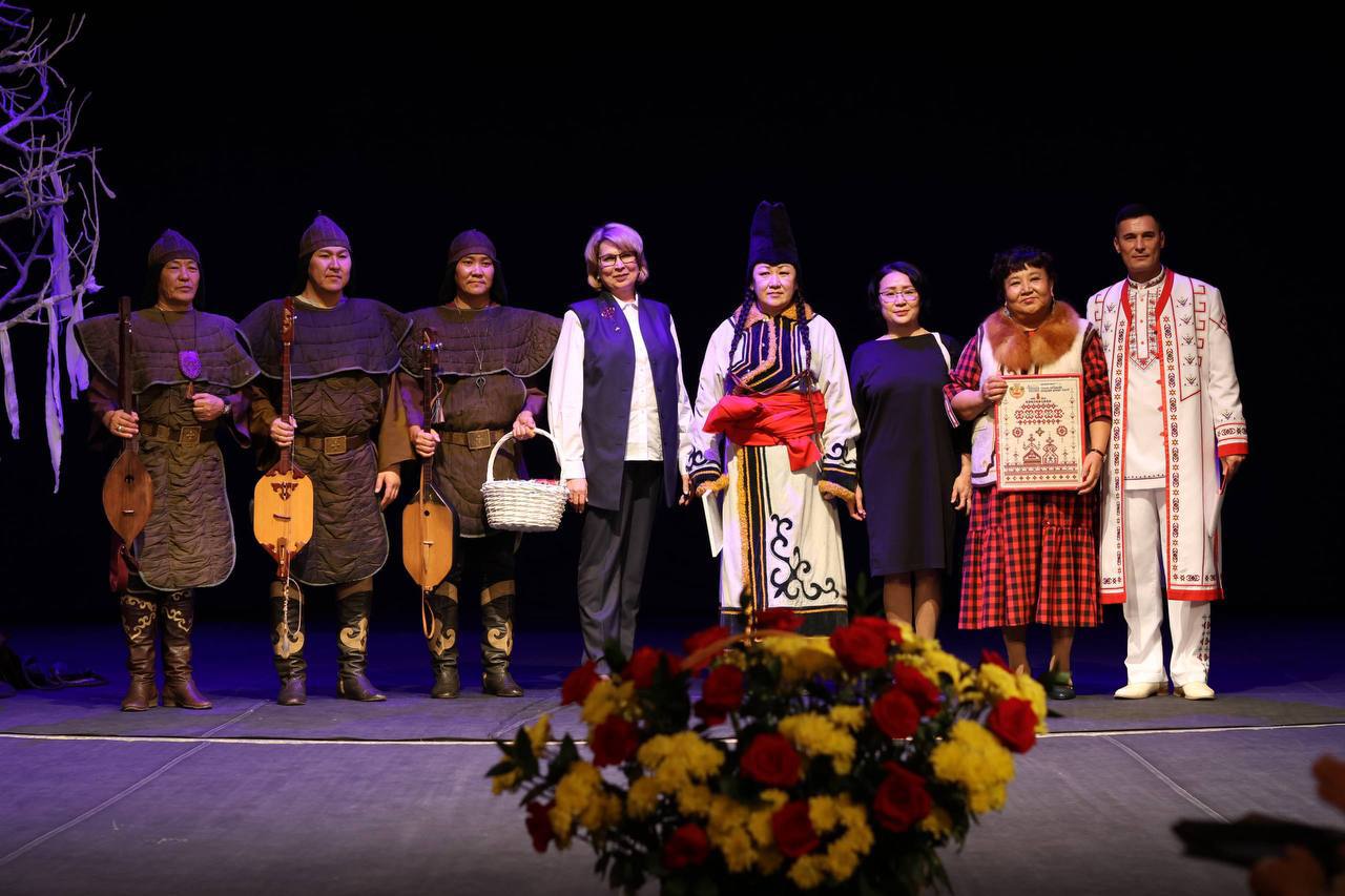 В Чувашии проходит Межрегиональный фестиваль национальных театров «Чĕкеҫ» имени народной артистки СССР Веры Кузьминой