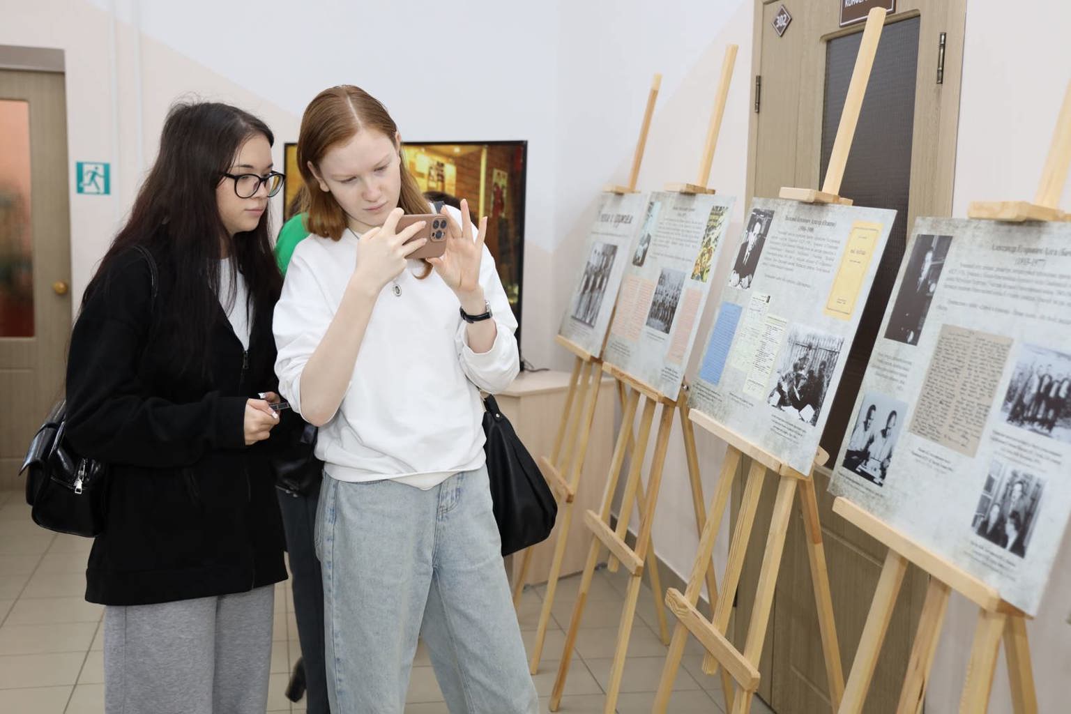 В Госархиве Чувашии состоялась презентация выставки «С пером и оружием»