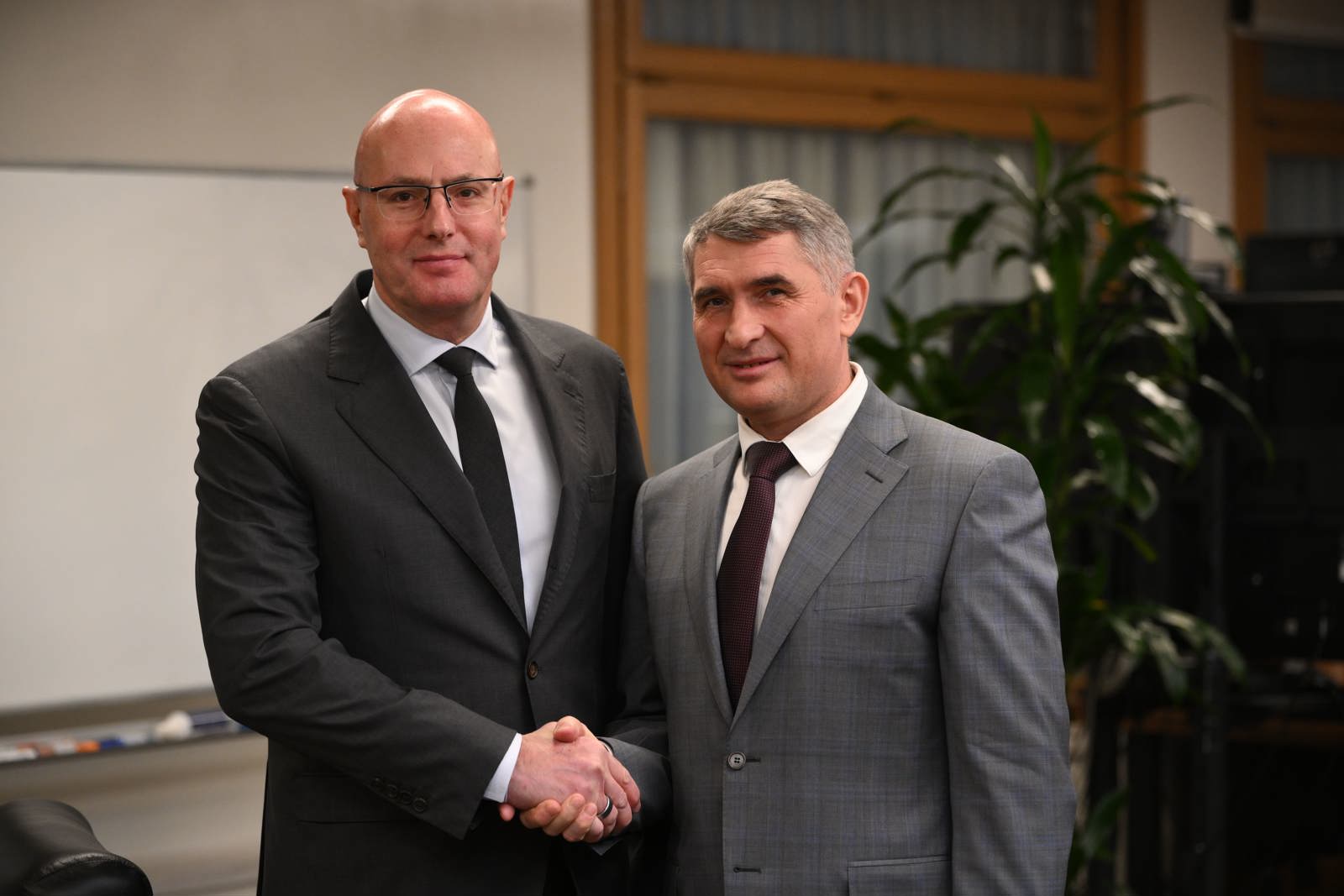 Олег Николаев и Дмитрий Чернышенко:  диалог о развитии ключевых сфер региона