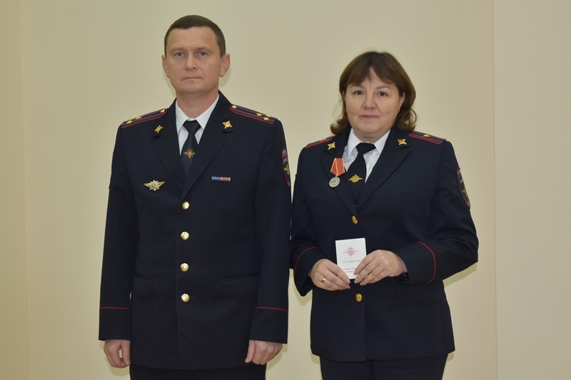 В Вурнарском округе поздравили сотрудников внутренних дел