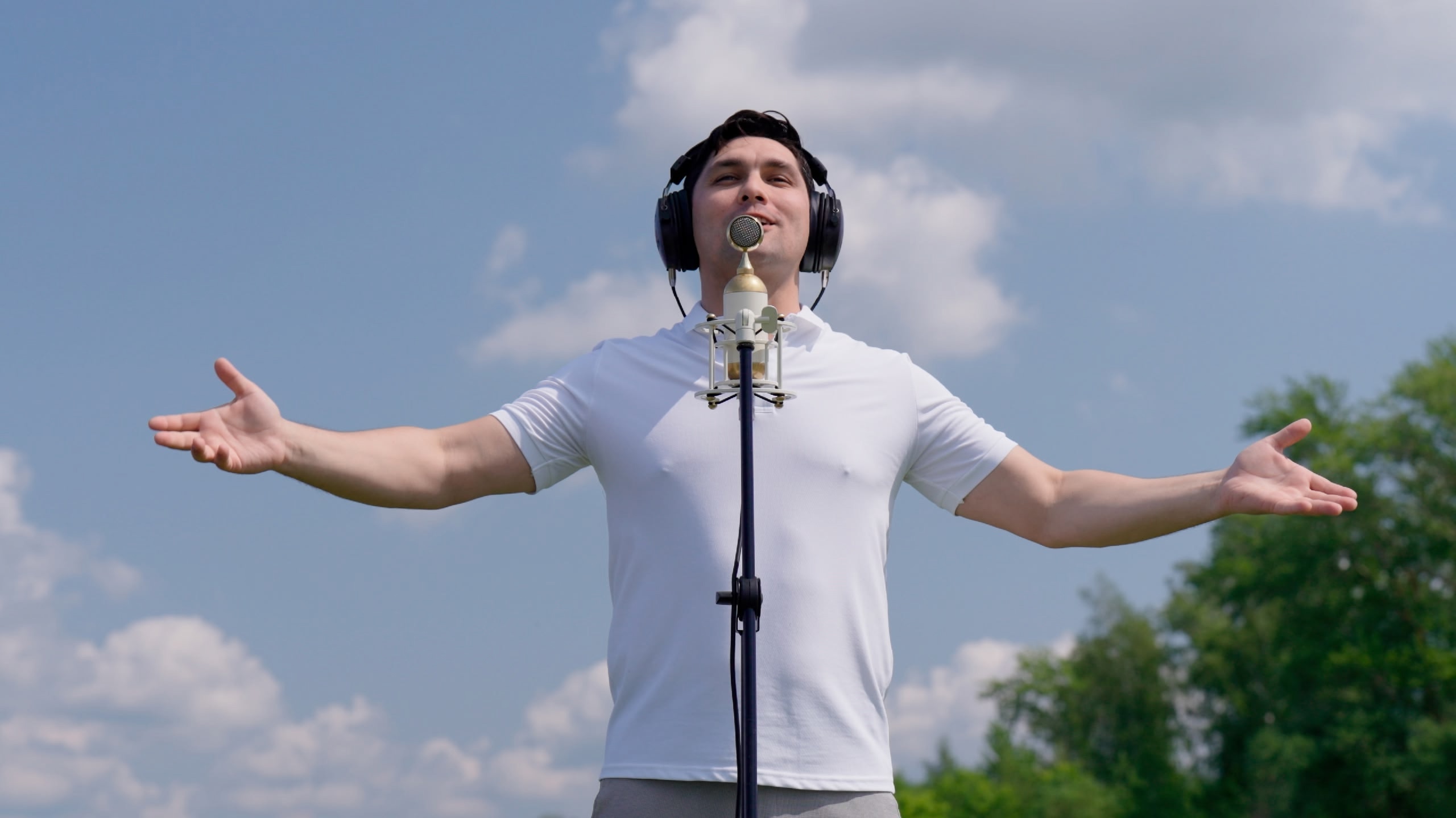 Чебоксарцы исполнили «Гляжу в озера синие» ко Дню народного единства