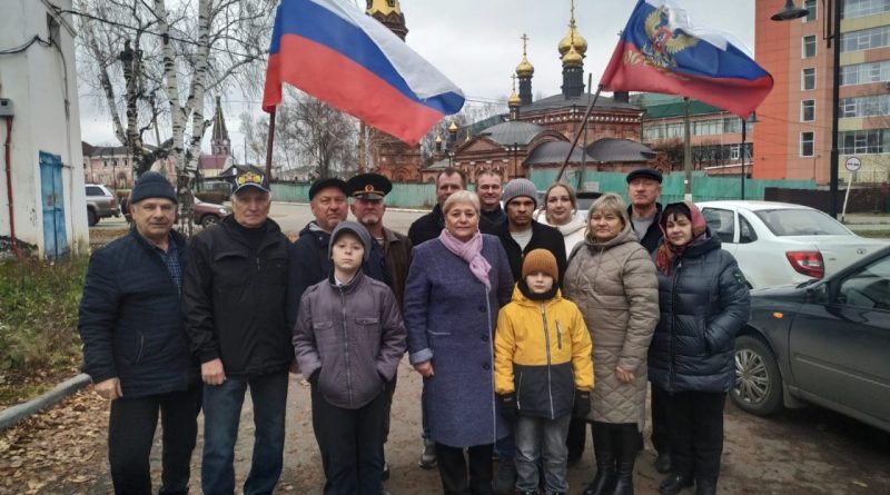 Ветераны армии и флота и общественники отметили День народного единства