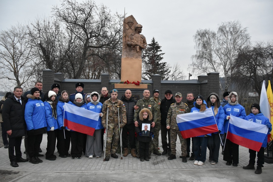 В Козловском округе открыли мемориал в честь участников СВО
