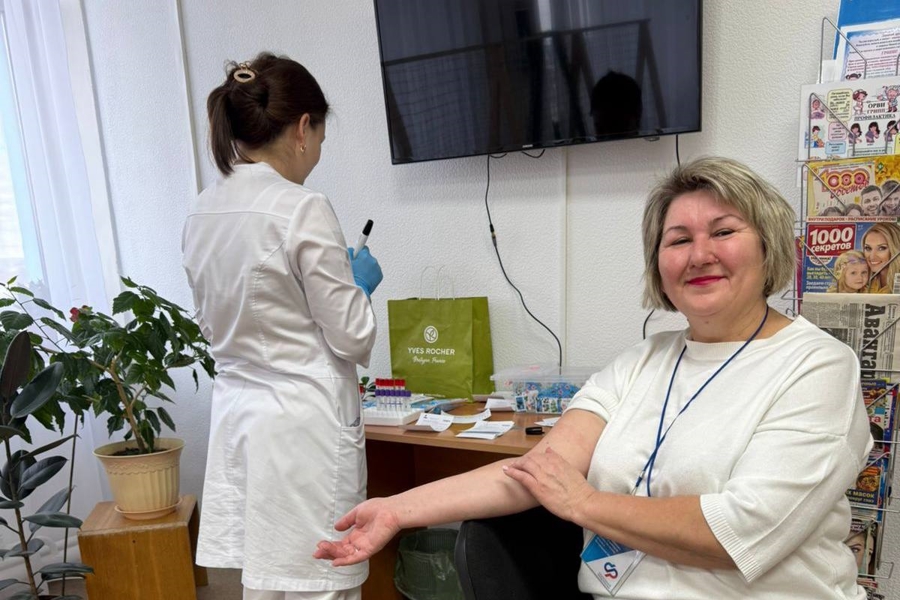 Медбригада Батыревской ЦРБ продолжает выездные обследования работников