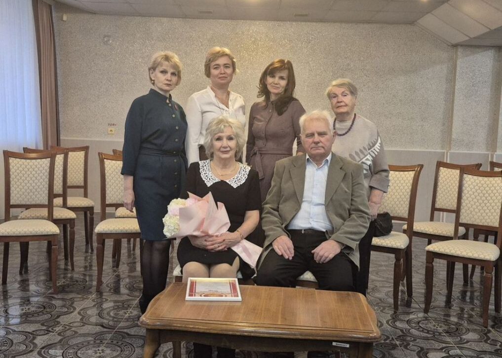 Счастье, измеренное десятилетиями