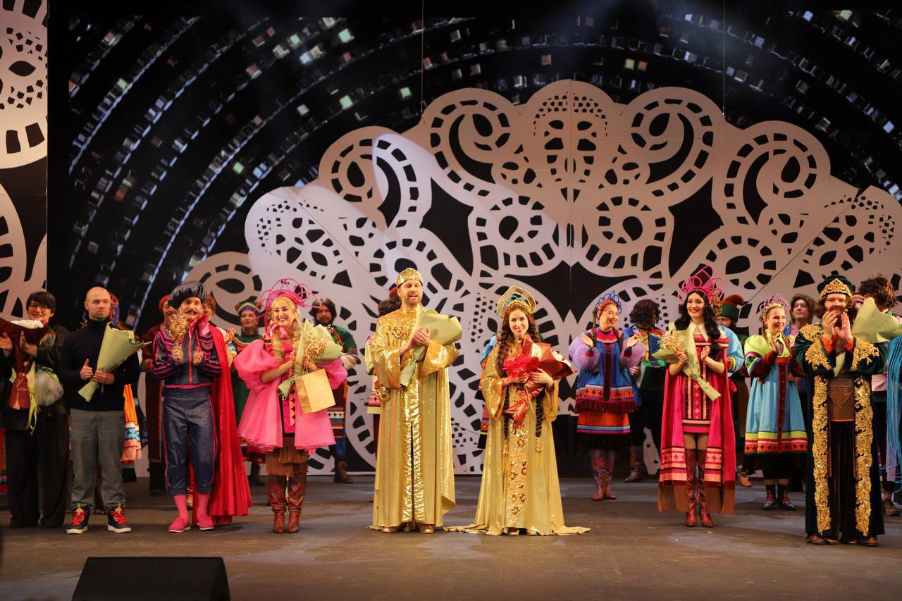 В Чувашии представили спектакль «Сказ о купеческой дочери и волшебном цветке»