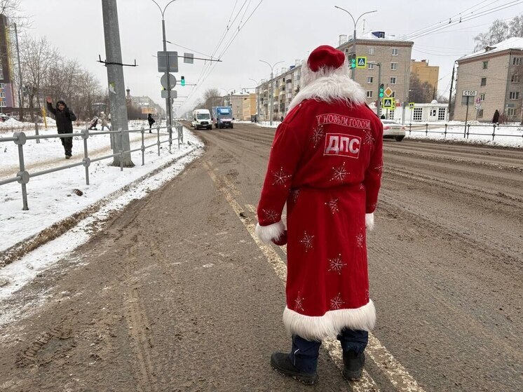 Полицейский Дед Мороз дежурит на дорогах Чувашии