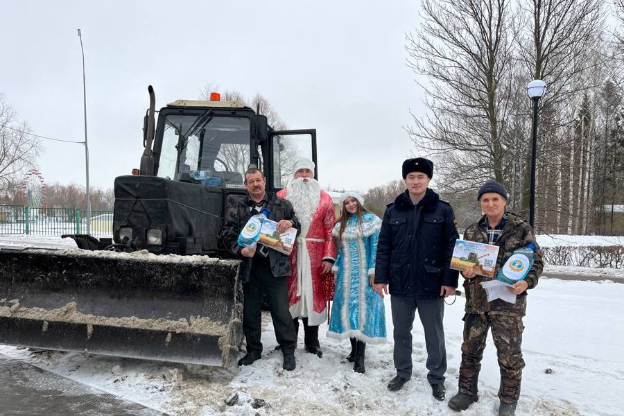 В Чувашии проверяют самоходную технику и дарят подарки