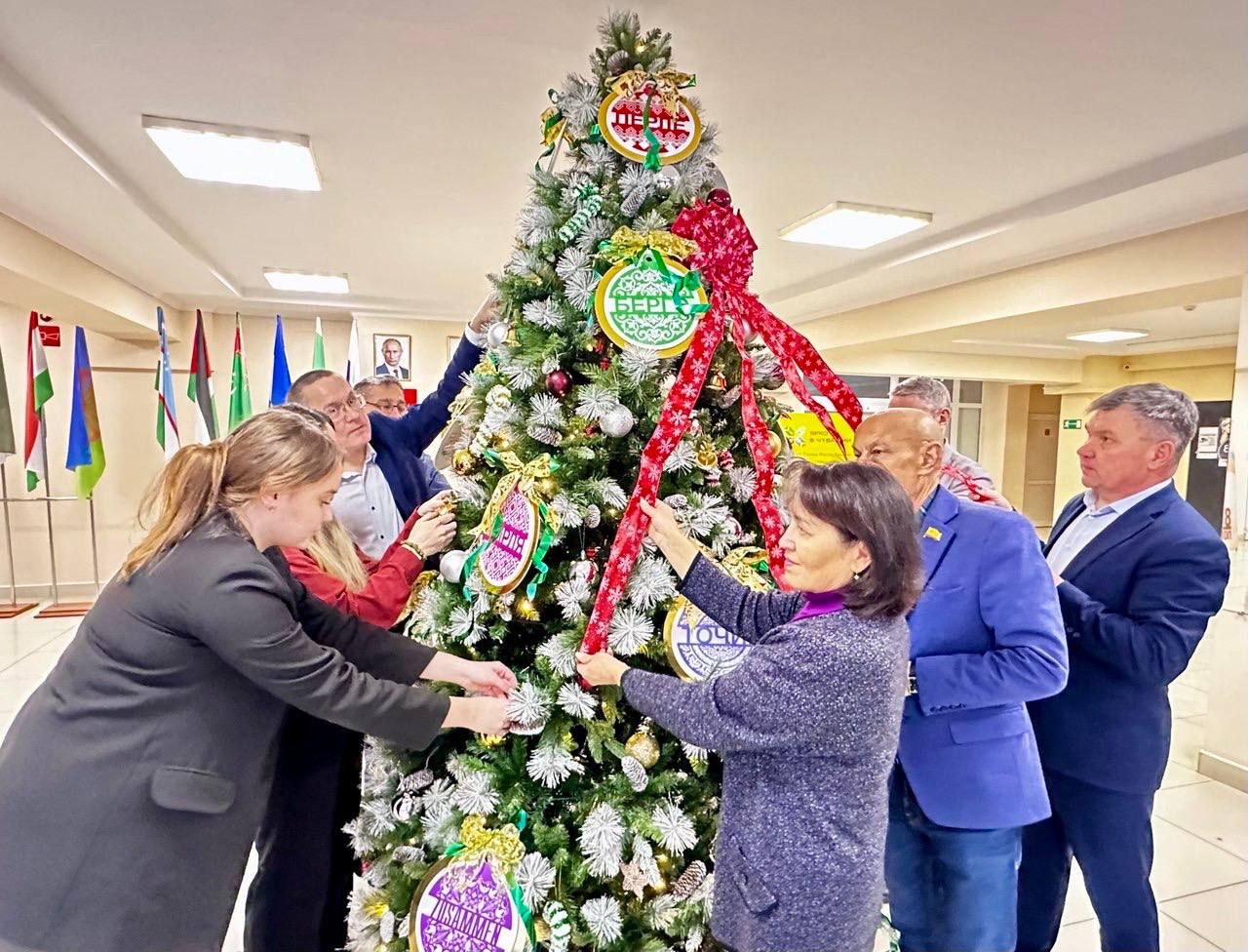 В Доме дружбы народов Чувашии появилась межнациональная ёлка