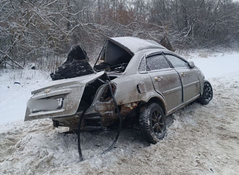 Водитель легковушки погиб при столкновении с фурой в Цивильском округе
