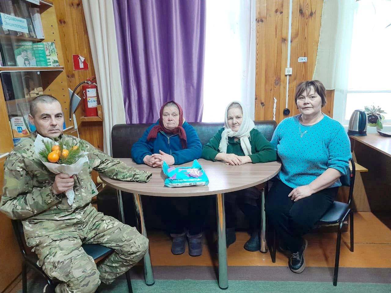 Фронтовое братство и поддержка родного края: участник СВО встретился с односельчанами