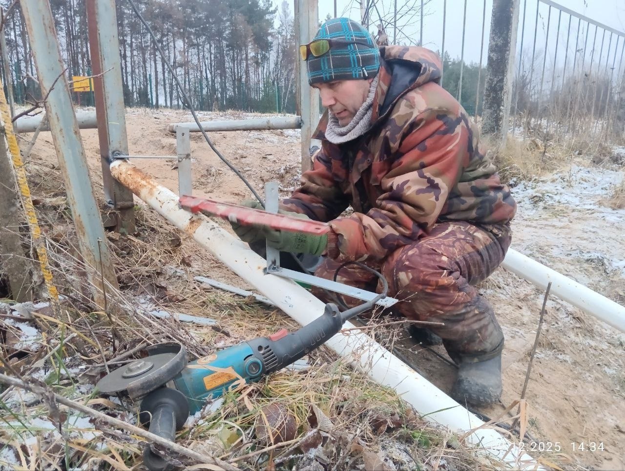 Староста деревни обустроил удобную лестницу для жителей за личные средства