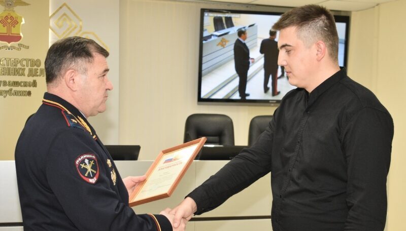 Таксист из Чебоксар трижды уберег пенсионеров от мошенников