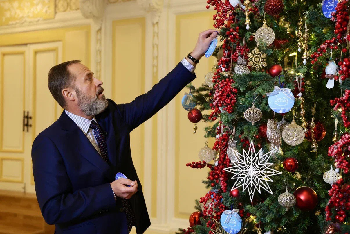 Игорь Комаров принял участие в акции «Ёлка желаний – 2025»