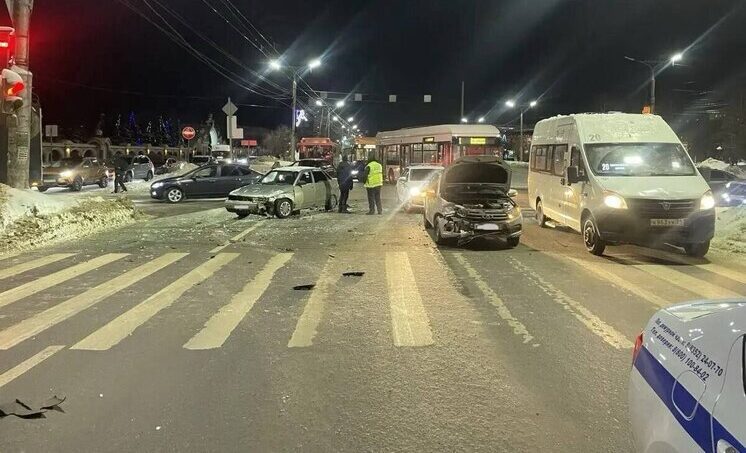 В Чебоксарах в аварии пострадала 9-летняя девочка