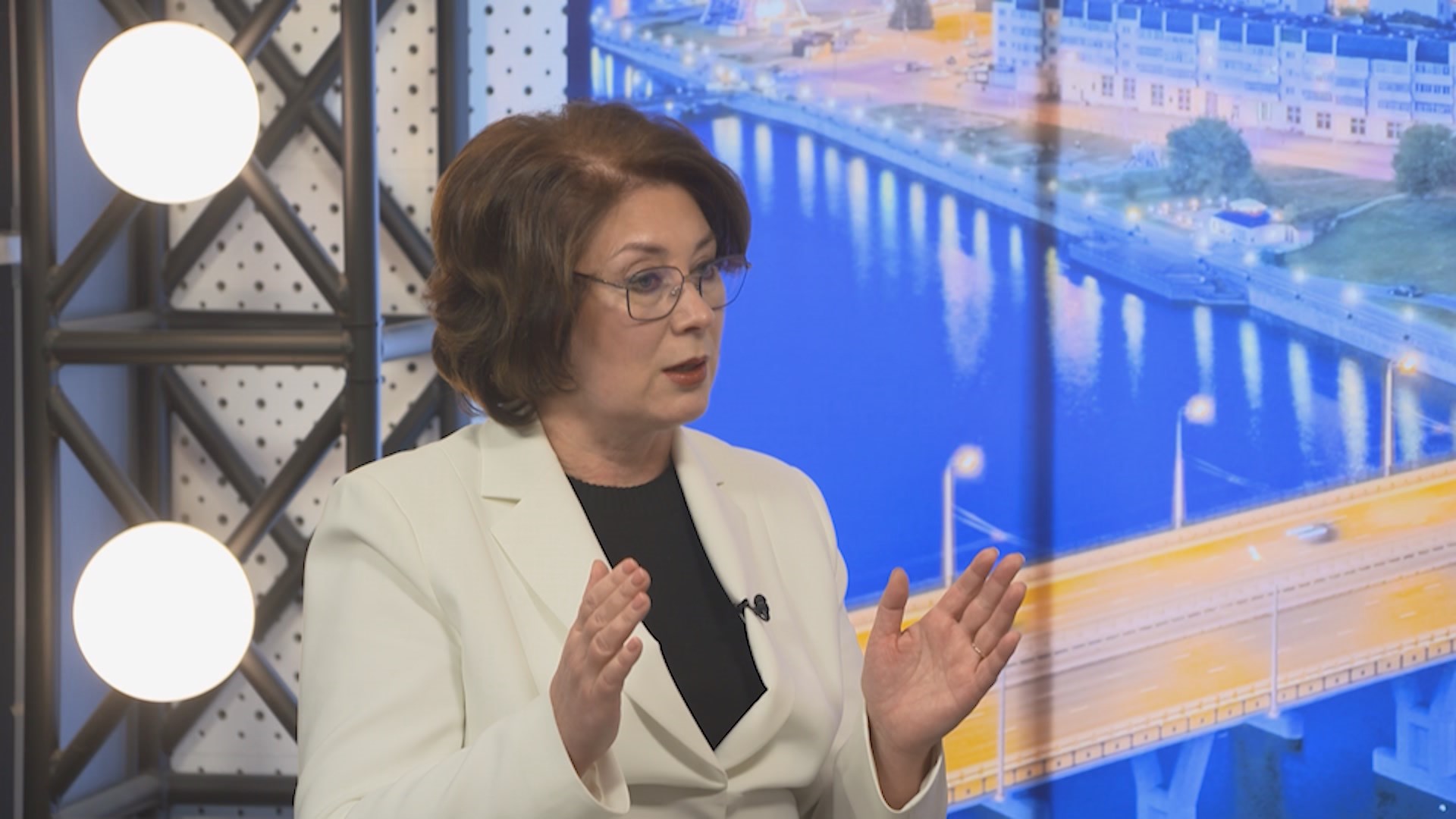 Министр здравоохранения Лариса Тарасова ответит на вопросы в прямом эфире