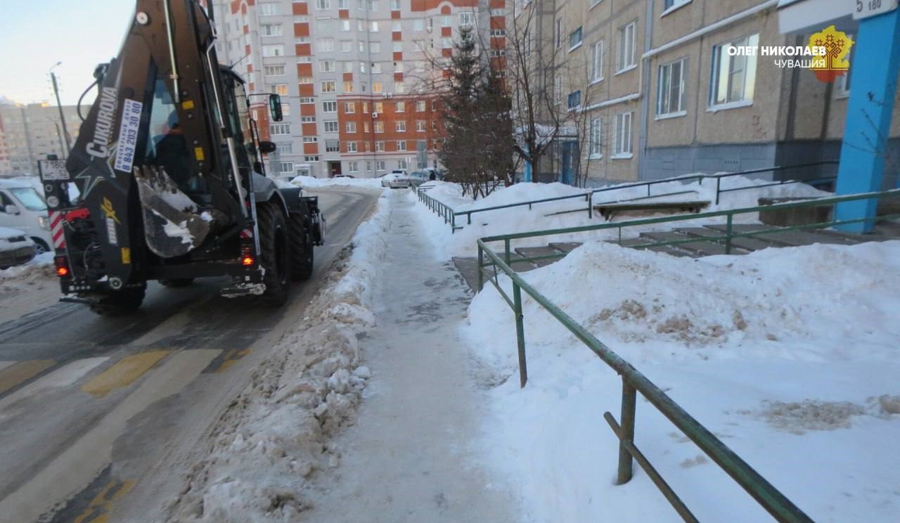 Олег Николаев потребовал проверить подрядчиков на качество уборки снега